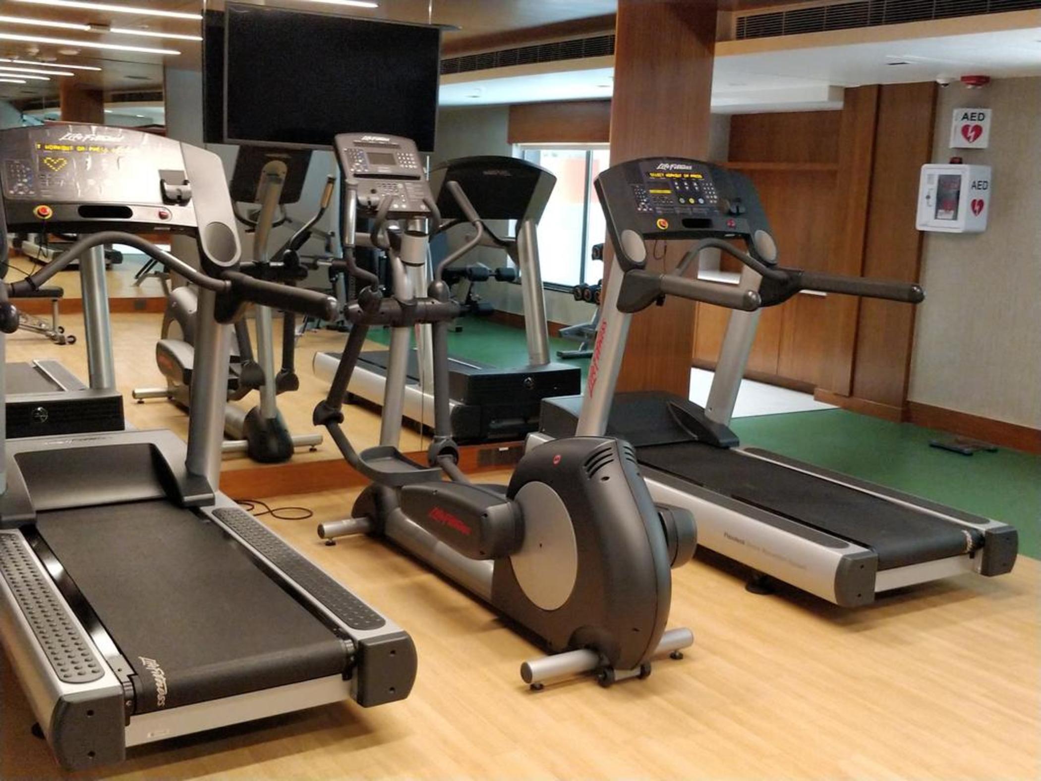 Hyatt Place Hyderabad Banjara Hills Dış mekan fotoğraf Elliptical trainer (right)