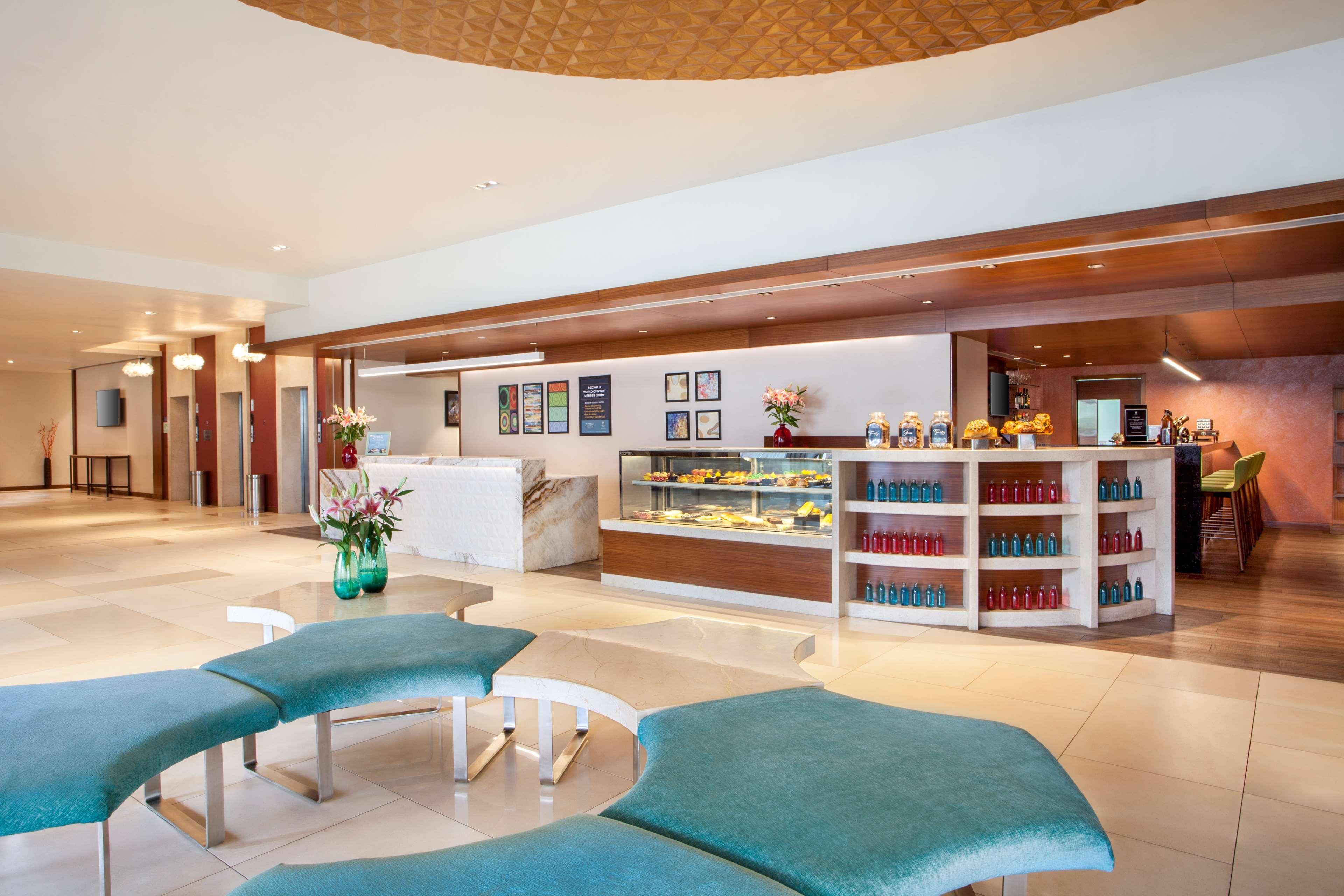 Hyatt Place Hyderabad Banjara Hills Dış mekan fotoğraf The lobby of the hotel