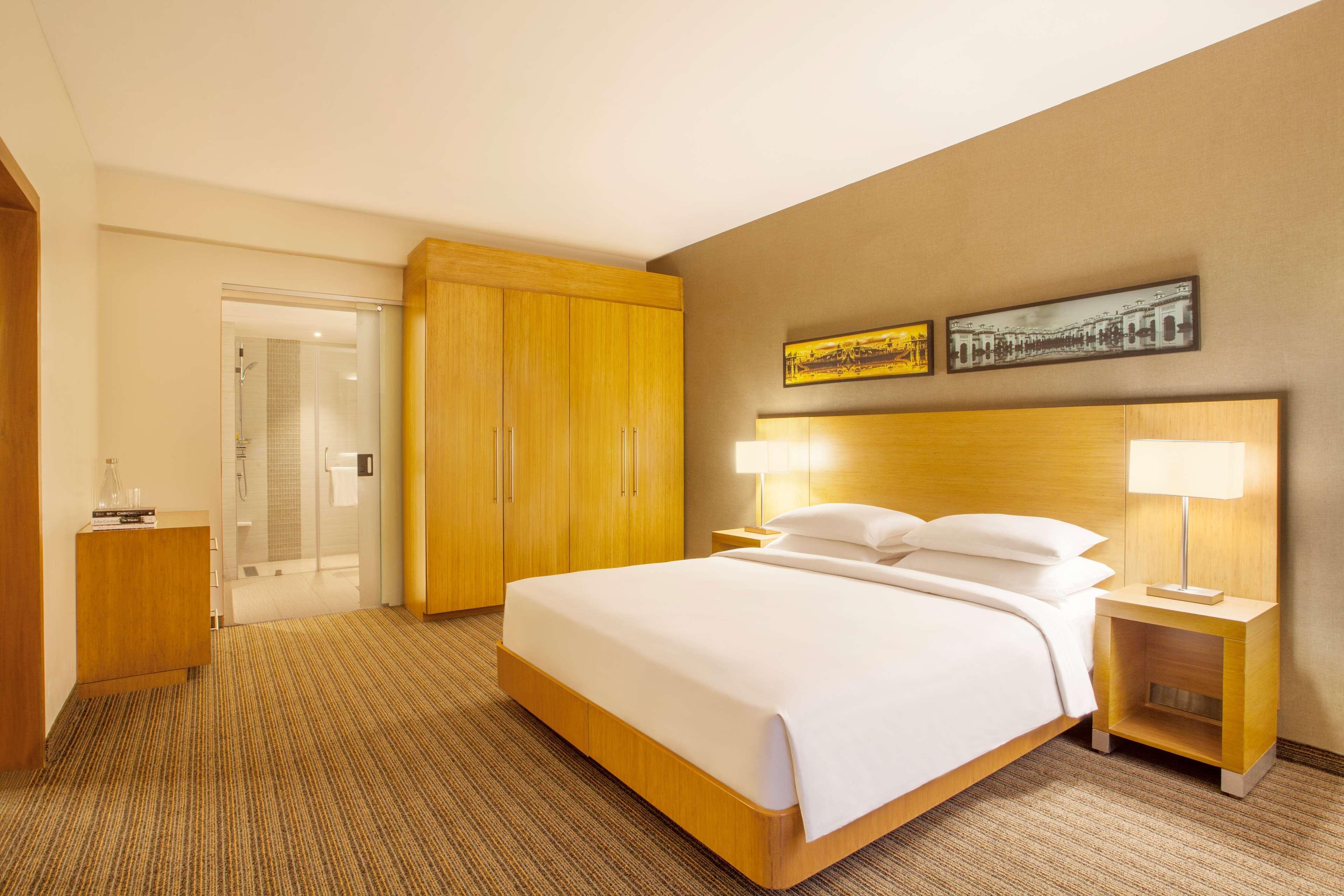 Hyatt Place Hyderabad Banjara Hills Dış mekan fotoğraf A bedroom at the hotel