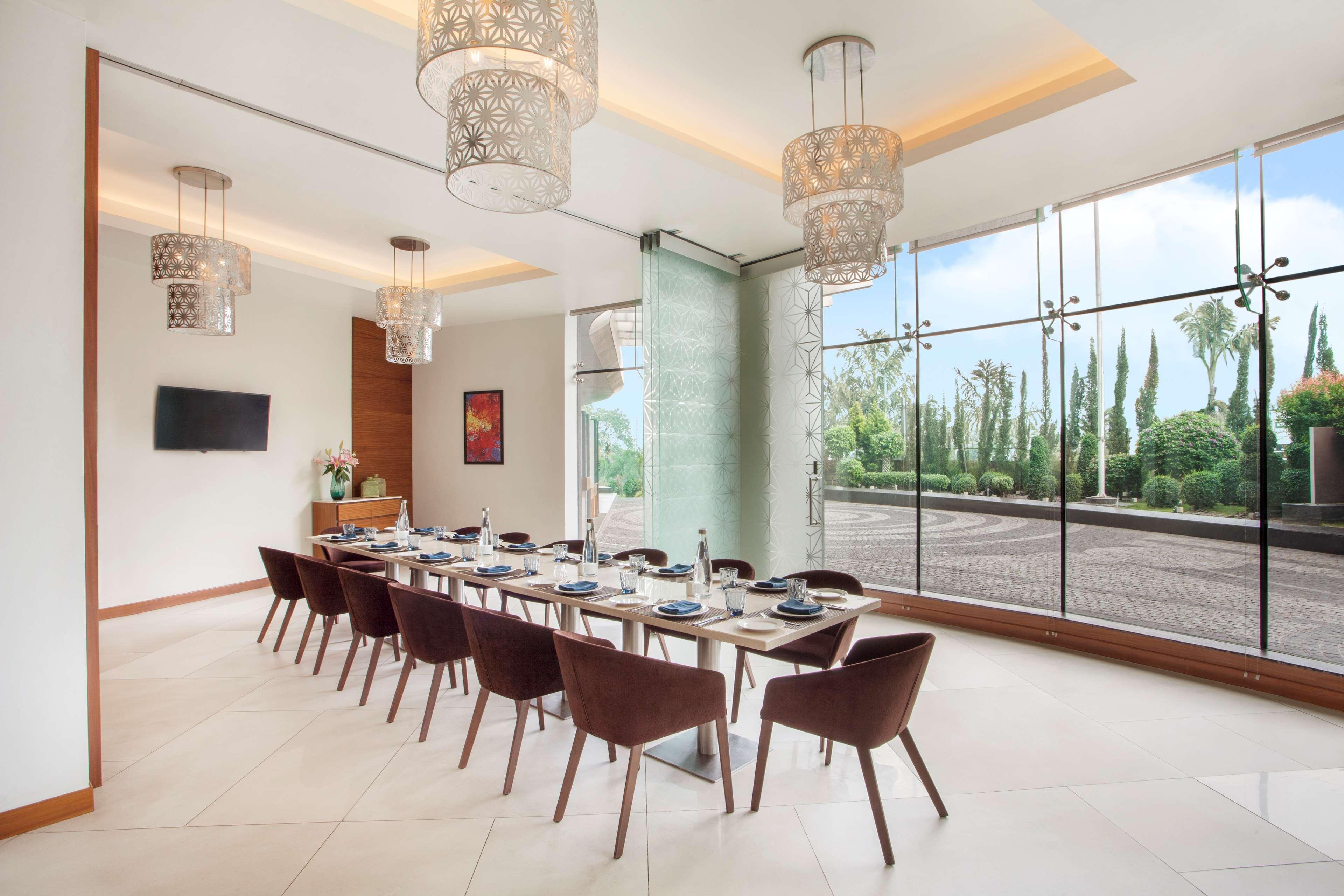Hyatt Place Hyderabad Banjara Hills Dış mekan fotoğraf Meeting room