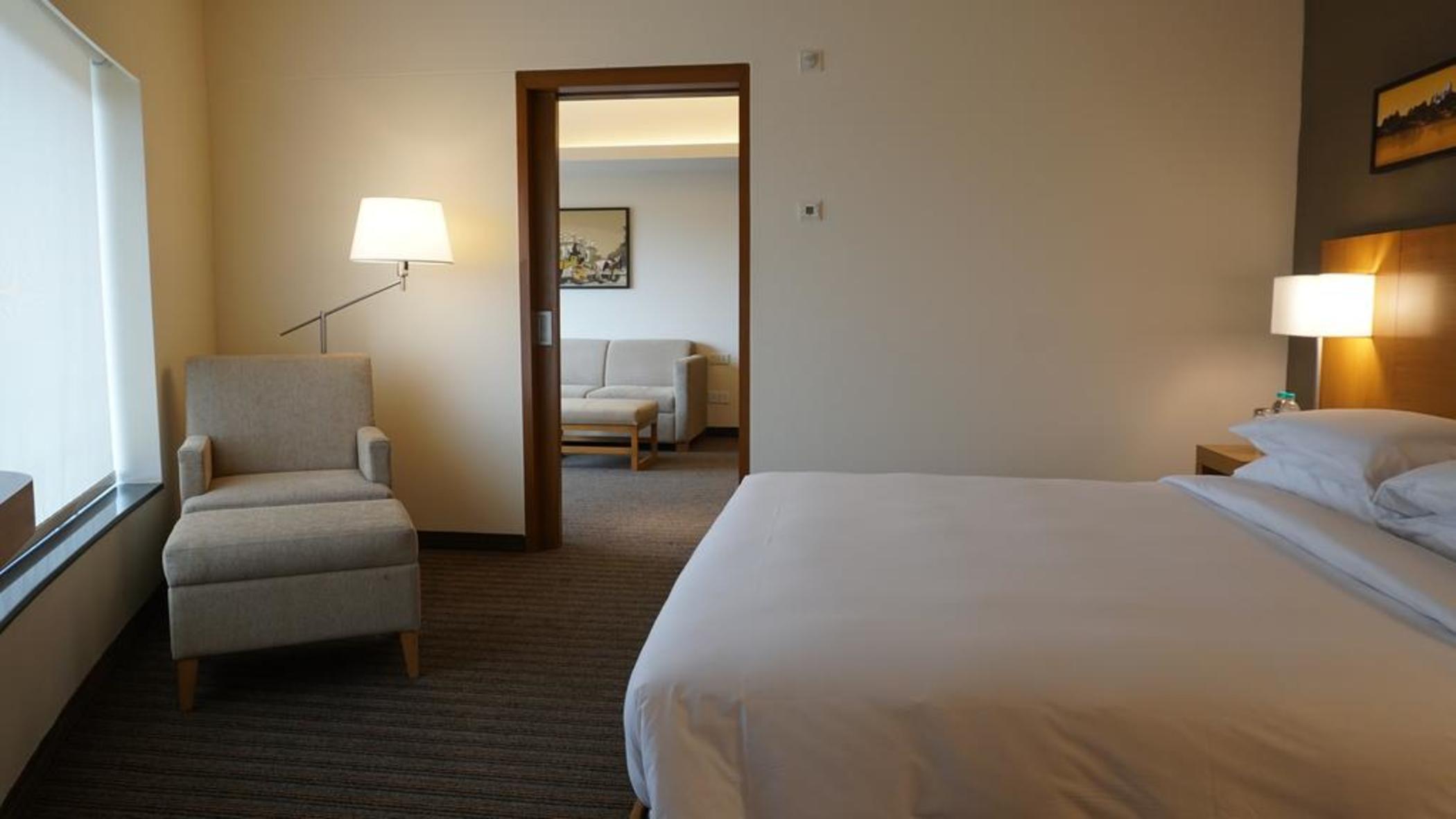 Hyatt Place Hyderabad Banjara Hills Dış mekan fotoğraf A suite at the hotel