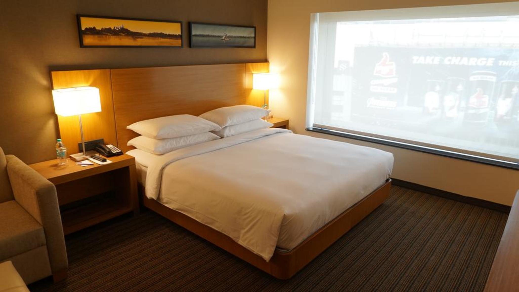Hyatt Place Hyderabad Banjara Hills Dış mekan fotoğraf A room at the Hilton Garden Inn in San Francisco