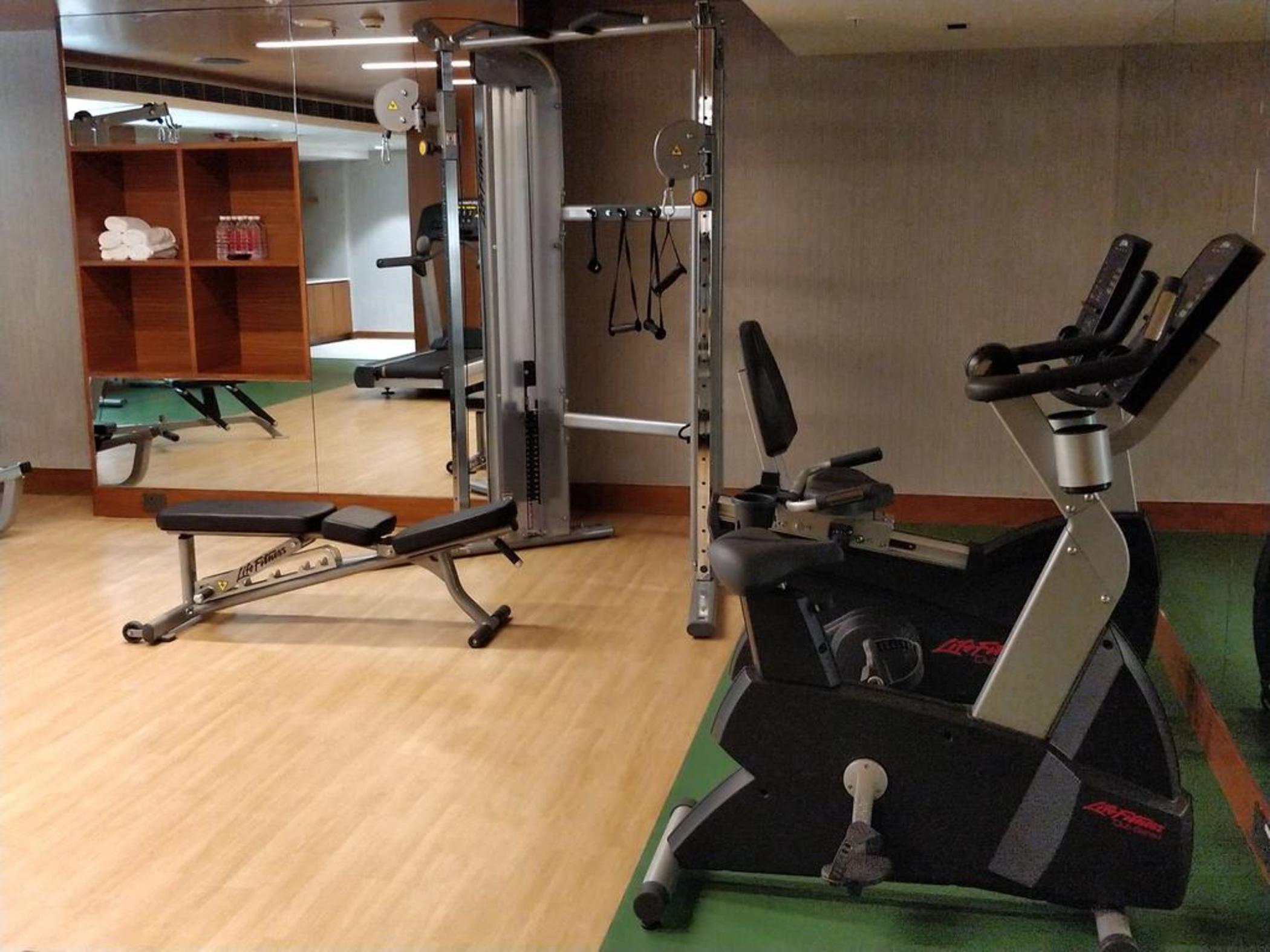 Hyatt Place Hyderabad Banjara Hills Dış mekan fotoğraf A gym in a hotel