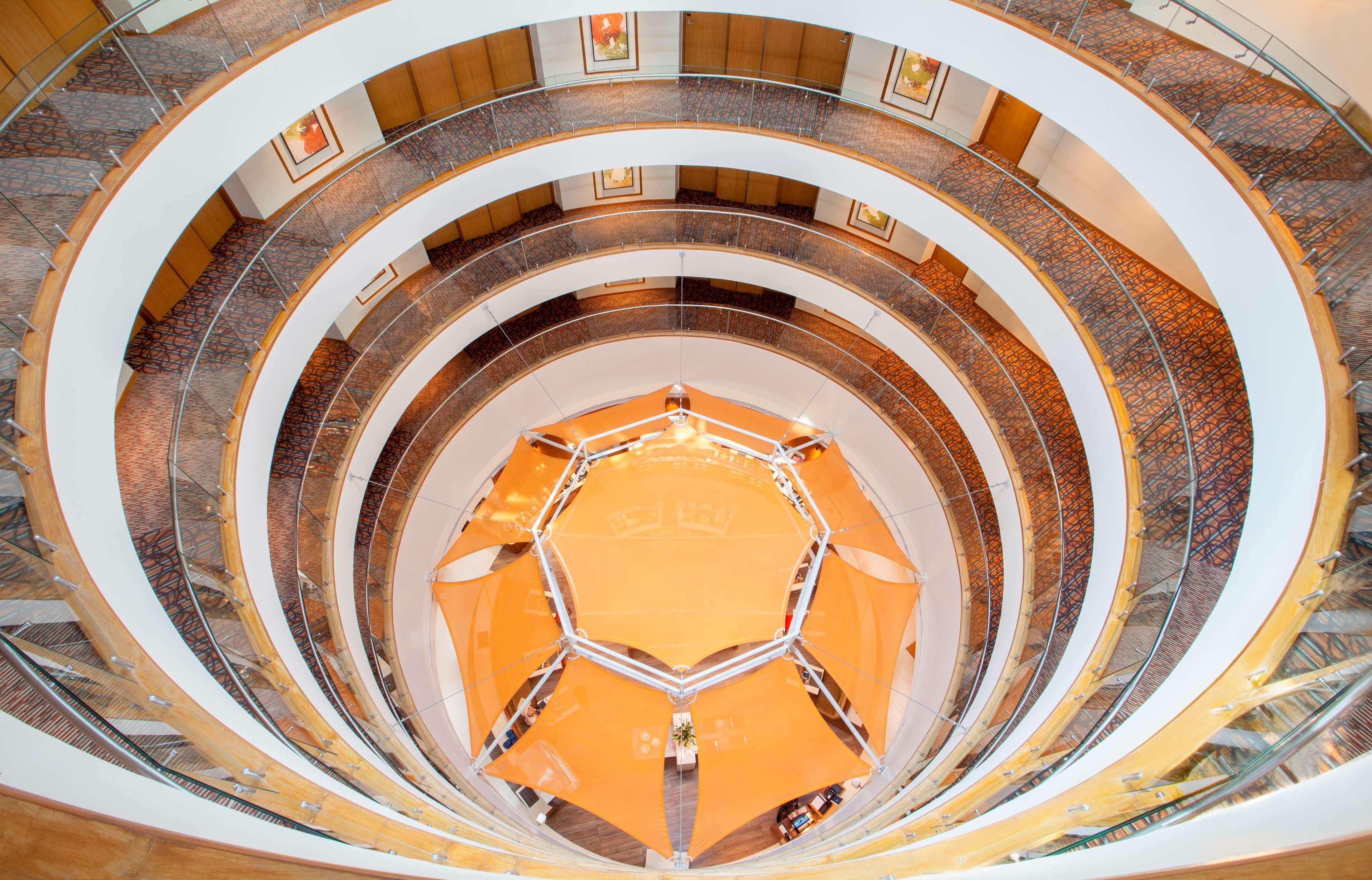 Hyatt Place Hyderabad Banjara Hills Dış mekan fotoğraf The atrium
