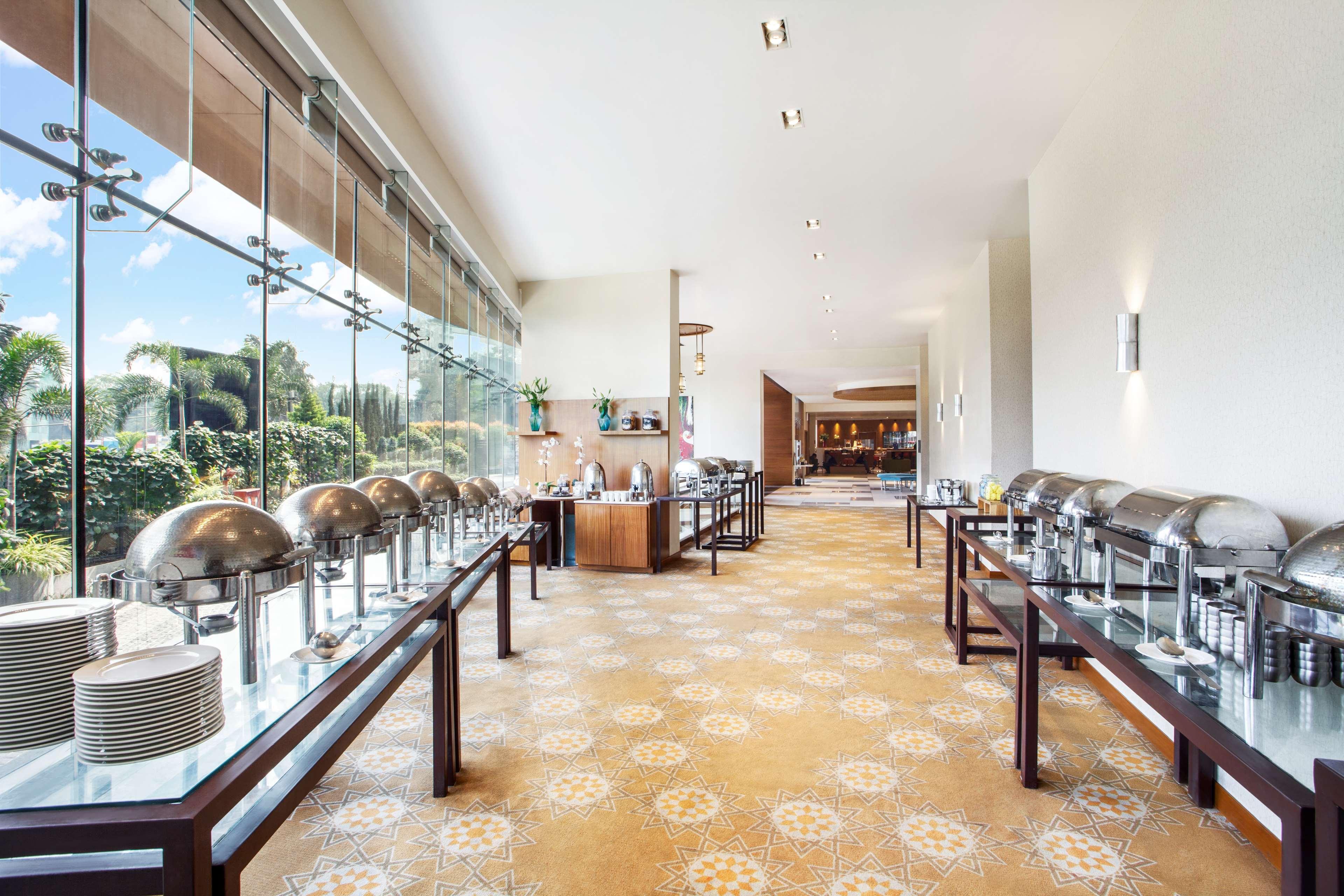 Hyatt Place Hyderabad Banjara Hills Dış mekan fotoğraf The Terrace