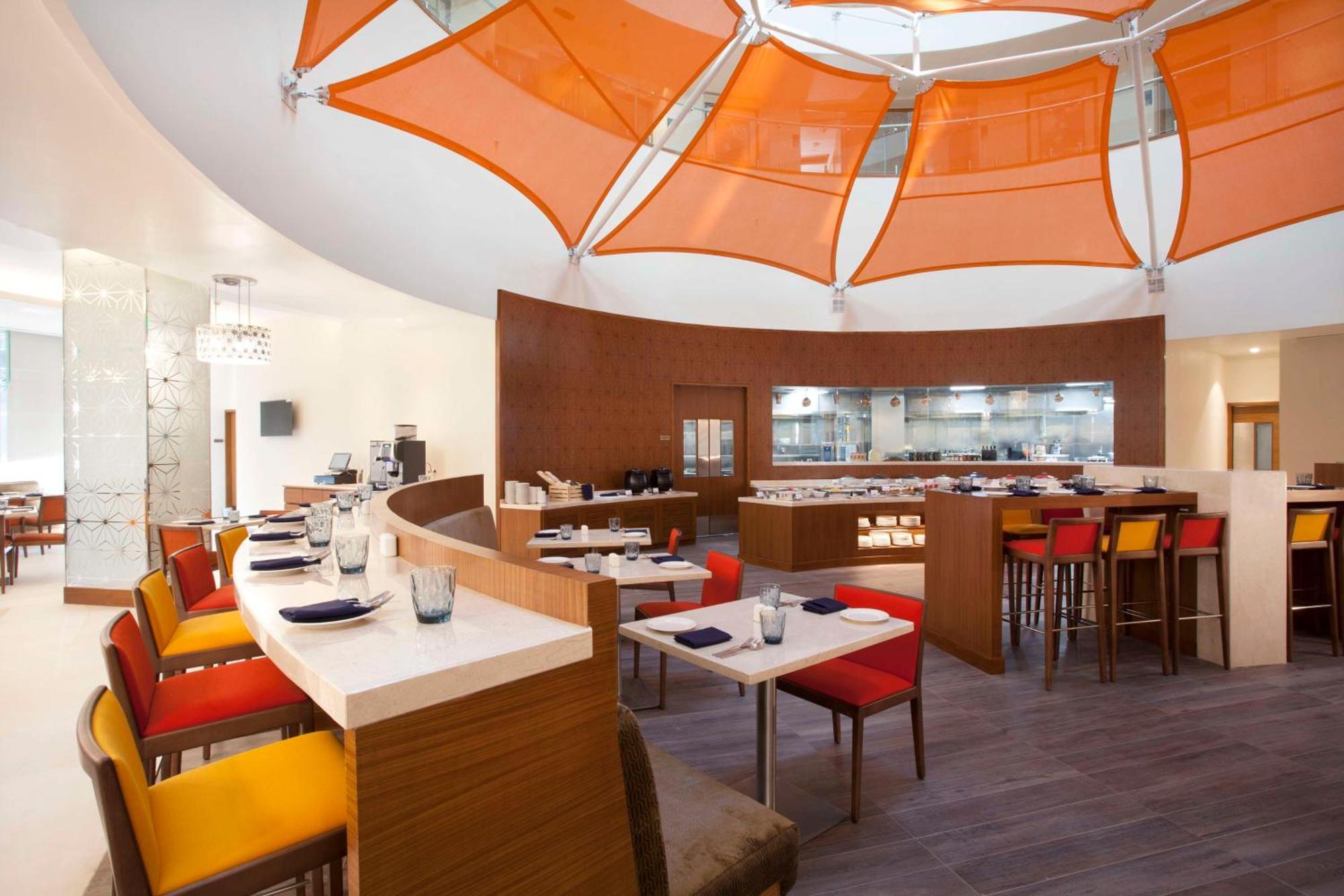 Hyatt Place Hyderabad Banjara Hills Dış mekan fotoğraf The restaurant