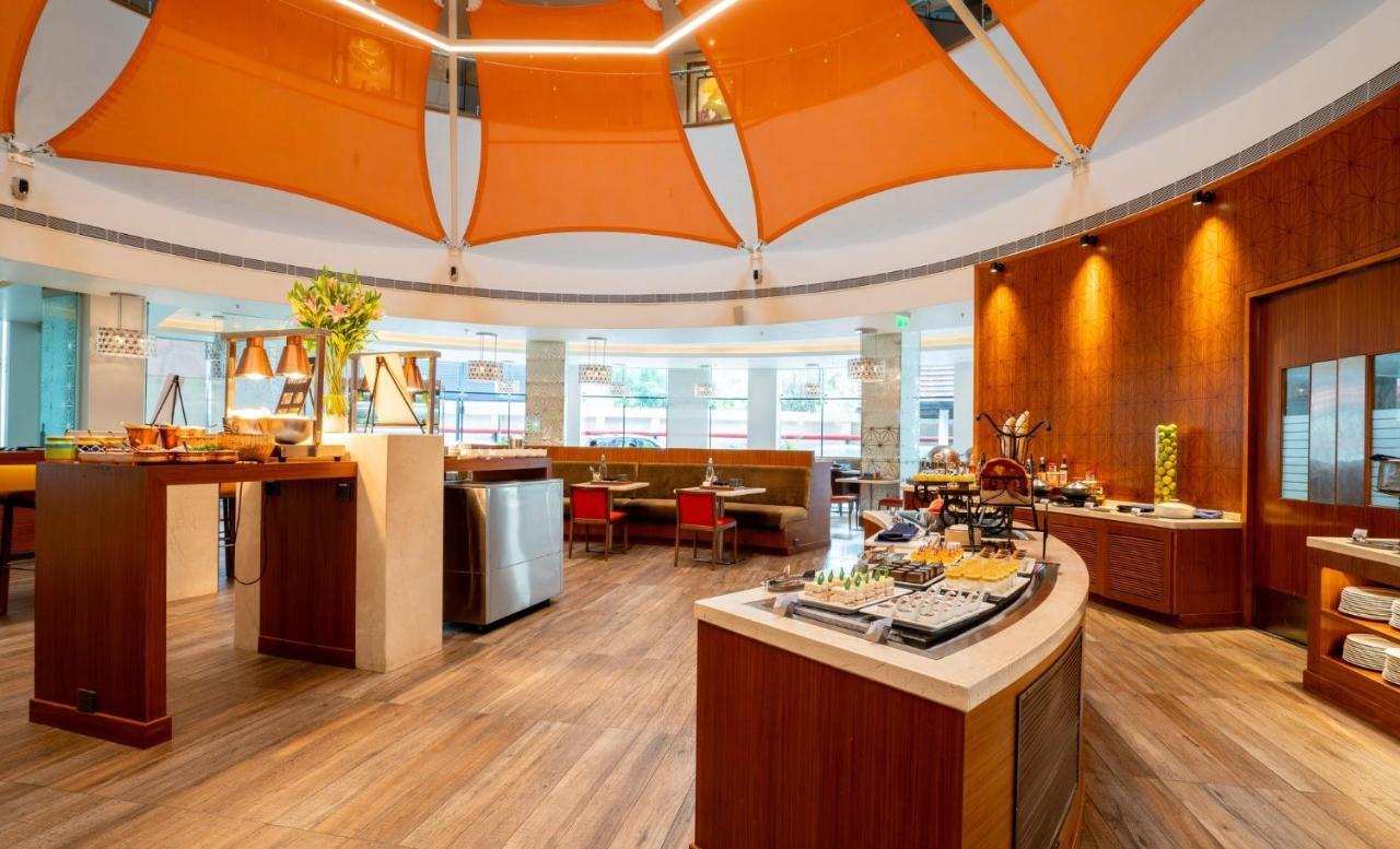 Hyatt Place Hyderabad Banjara Hills Dış mekan fotoğraf The restaurant